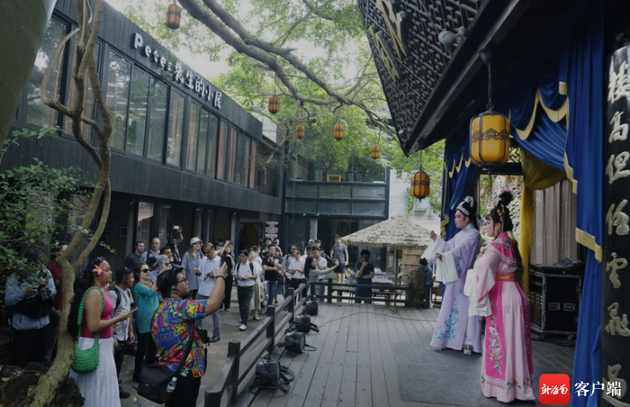 中外媒体骑楼行。龙华区委宣传部供图