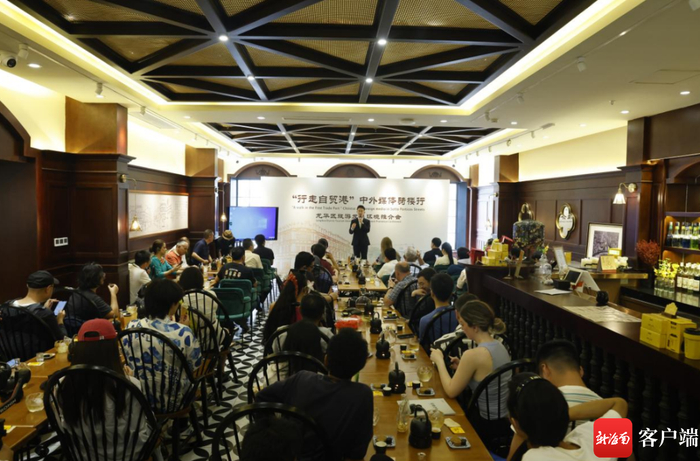 中外媒体骑楼行。龙华区委宣传部供图