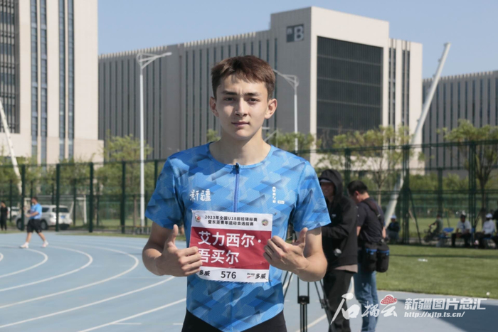 艾力西尔英姿飒爽。石榴云/新疆日报记者黄兴摄