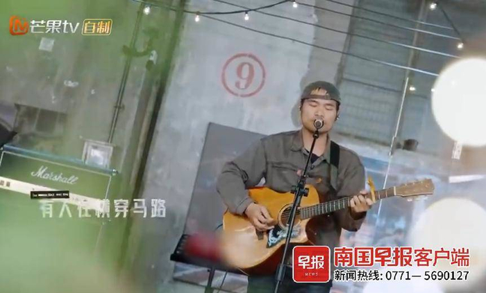 ▲庞志标登上芒果TV的舞台。视频截图