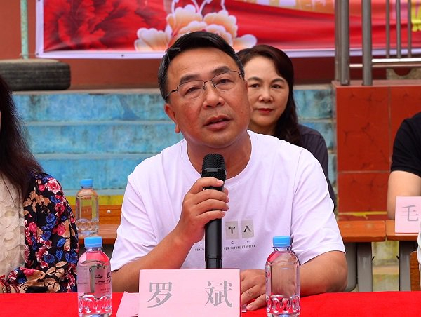 巴马瑶族自治县副县长苏玲出席了此次捐赠仪式,并对北京市希望公益