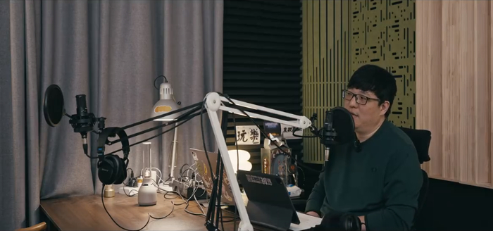 相征使用C-80录制播客（图片来源：索尼随身影音微博）