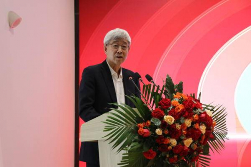 雪峰集团董事局主席、磐安华仙国药文化城总顾问童四鹤