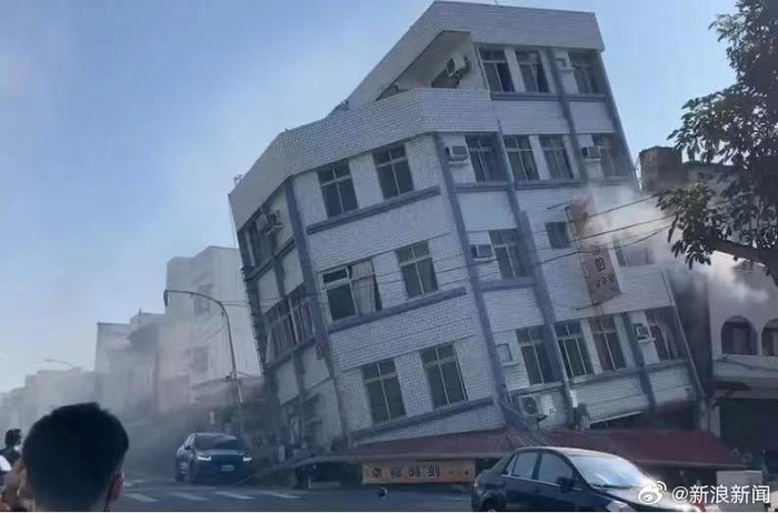 ▲北滨街16号楼因地震倾斜