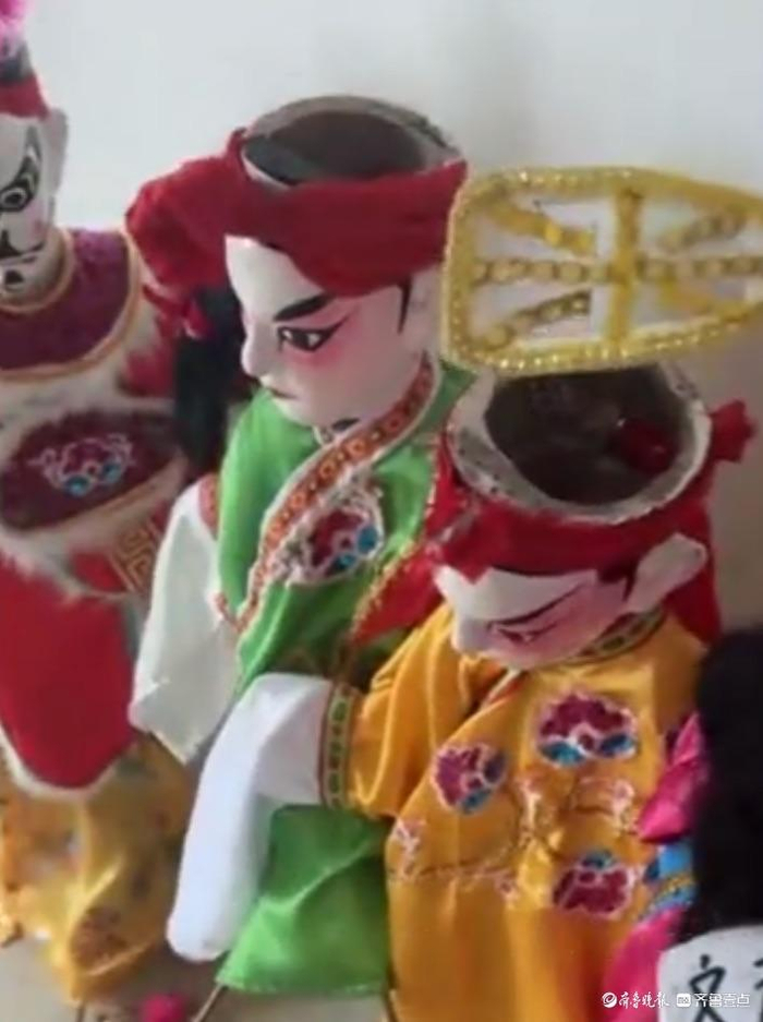 兴叔表演时用到的木偶