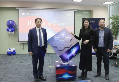 　　美能项目赋能仪式（左起：邬建军、冯艳辉、郭霆）