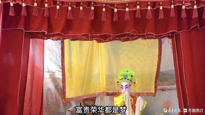 兴叔表演木偶戏
