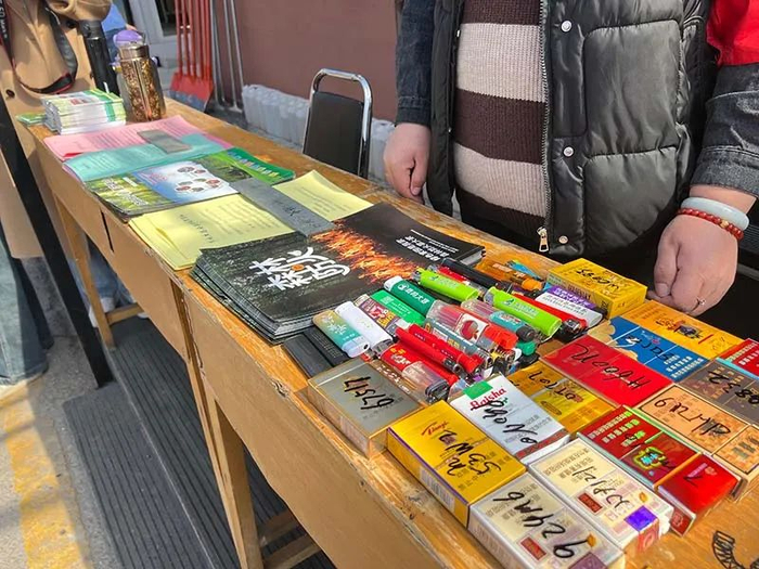 每盒香烟用笔做记录