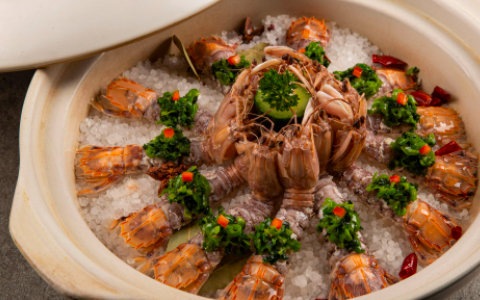 春酱盐焗皮皮虾。