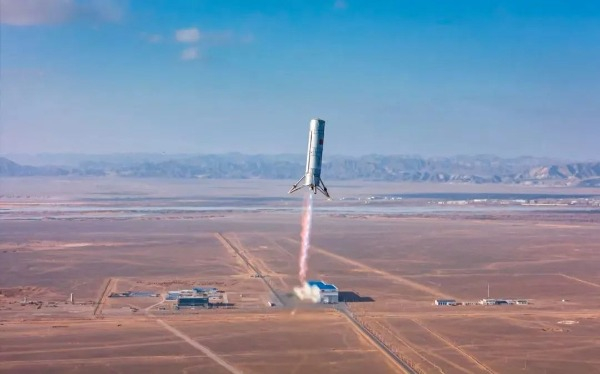 △2024年1月19日，朱雀三号火箭完成首次大型垂直起降飞行试验。