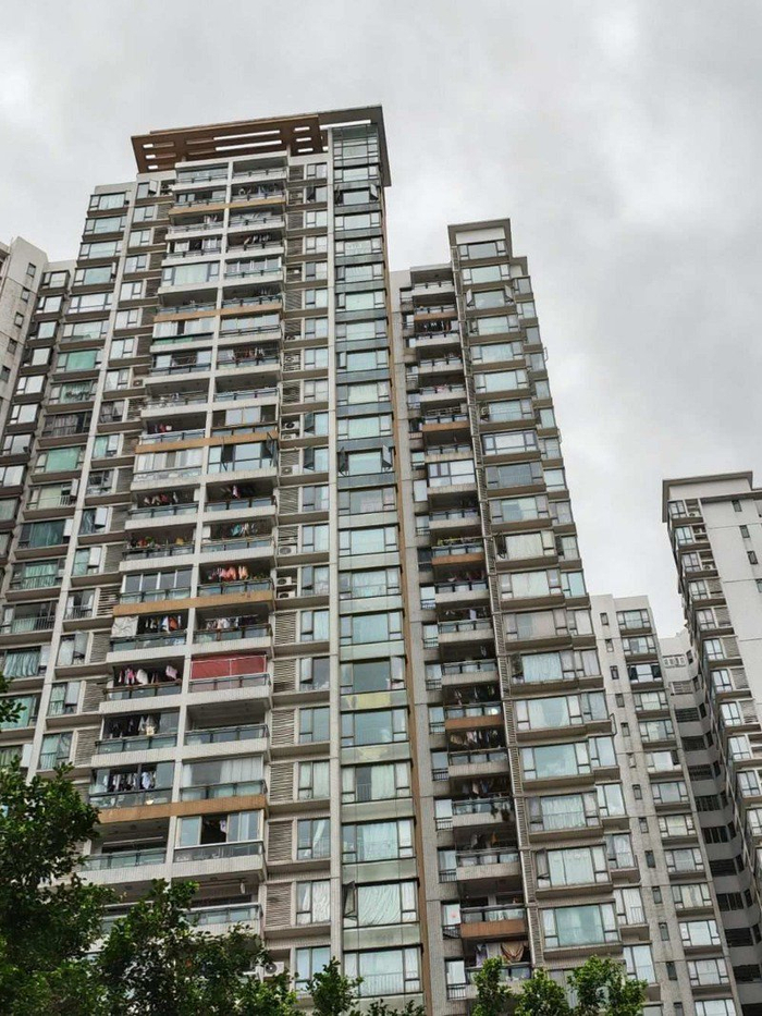 广州市某住宅建筑，不少阳台进行了封窗处理。新华社记者 王浩明 摄