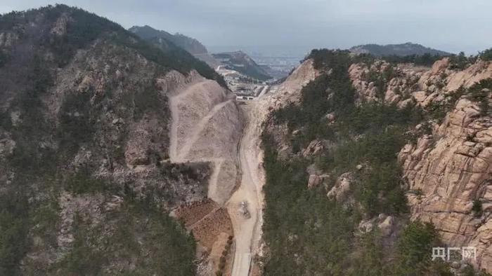 太平陵公墓附近被挖山体远景（无人机拍摄）