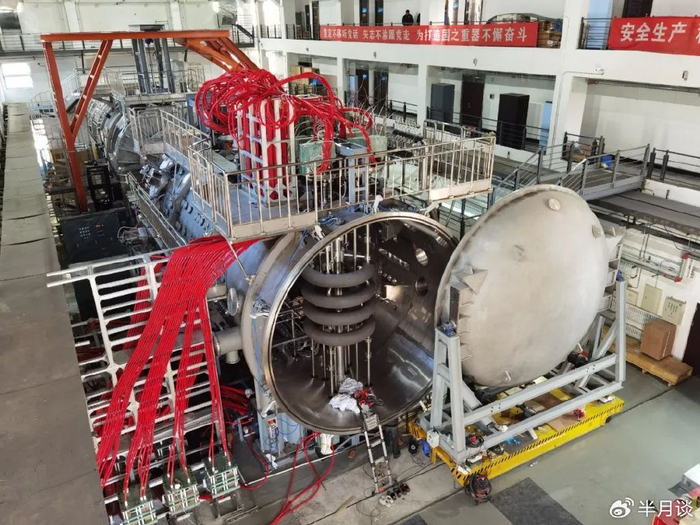 空间环境地面模拟装置中的近地空间等离子体环境模拟系统