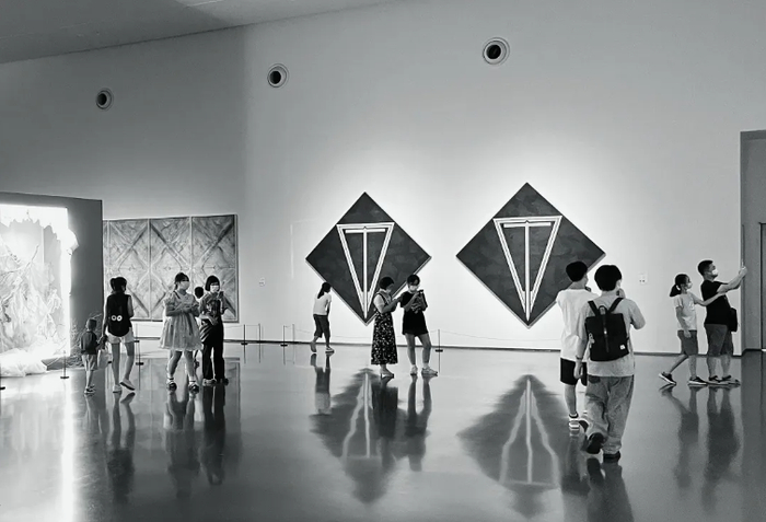 2021成都双年展现场的孟禄丁作品