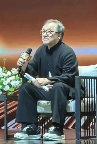 今年3月，成龙因“老了”冲上热搜