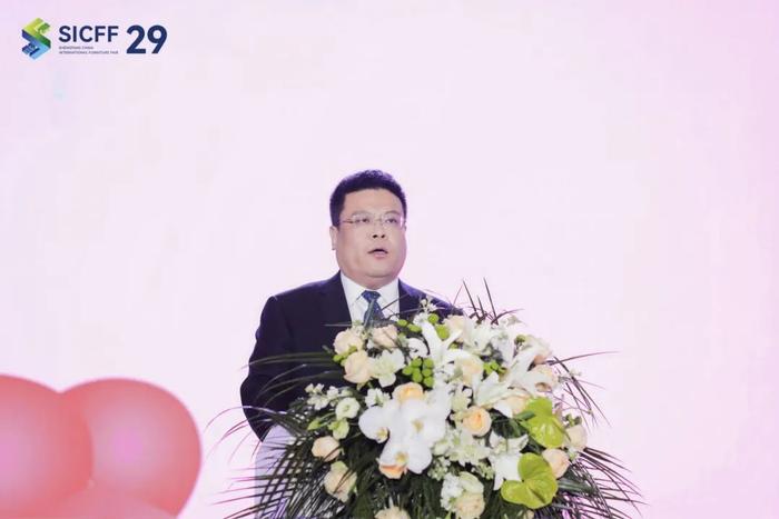 霸州市委副书记、市政府市长张淼同志致辞