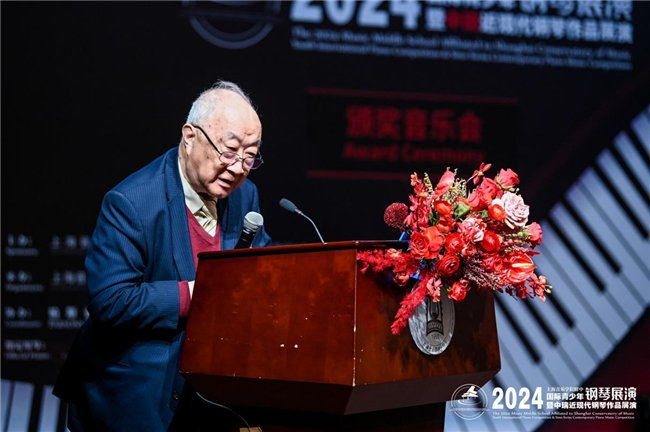 　　图：展演评委会主席李名强教授致辞