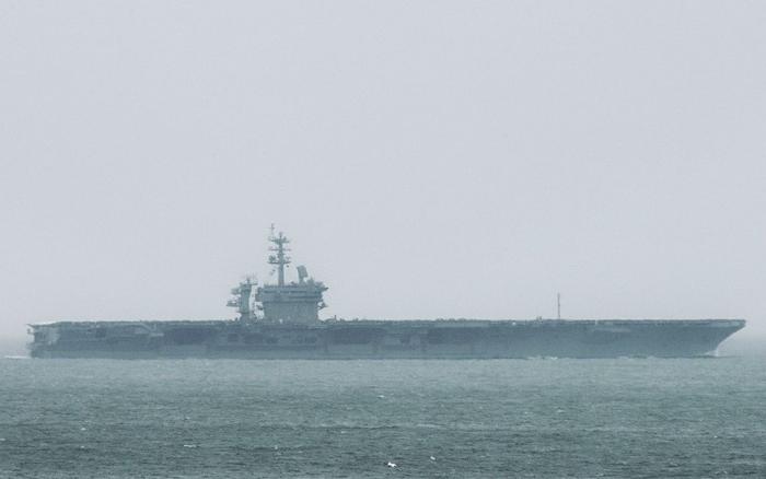 4月3日，在美国东海岸诺福克海军基地附近海域训练的顿号“华盛顿”号航母 图源：社交媒体