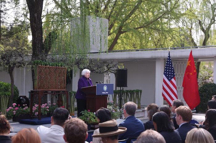 4月8日，美国财政部长耶伦在美国驻华大使官邸举办新闻发布会。图自澎湃影像