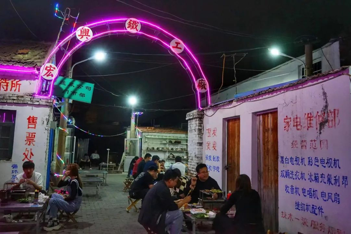 斜马路21号烧烤店。陈淑莲/摄