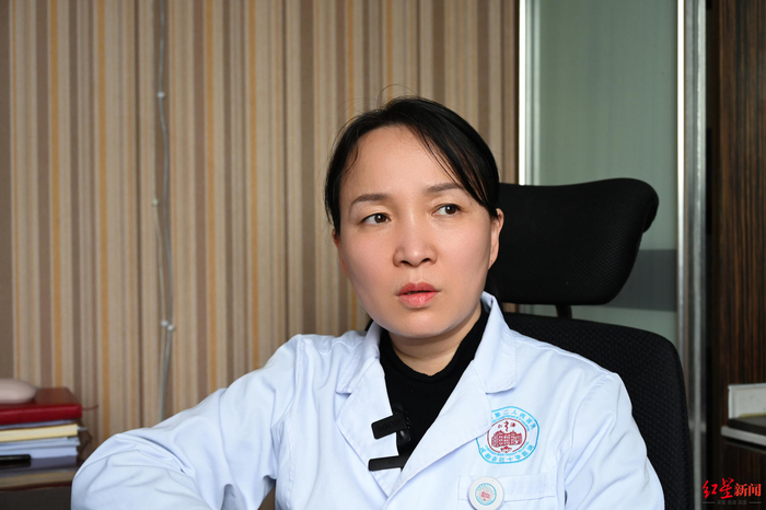 ▲成都市第二人民医院皮肤科医生冯燕艳