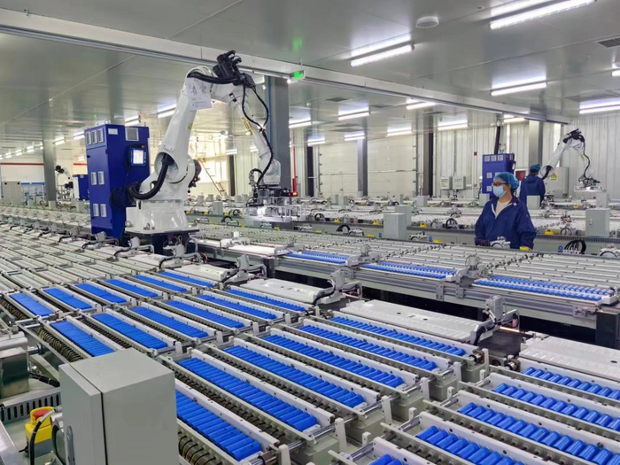 图为华钠芯能钠离子电池生产车间