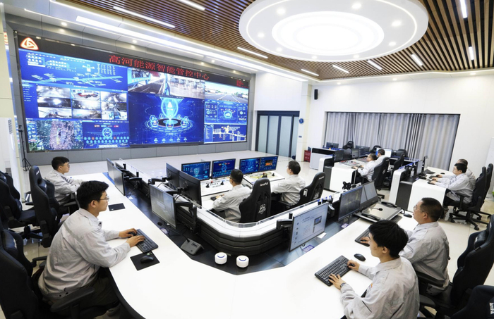 图为高河能源公司智能管控中心