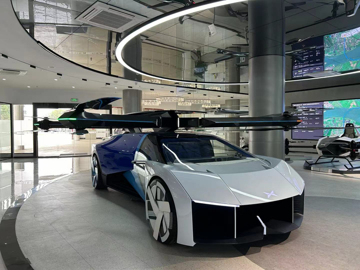 小鹏汇天一体式飞行汽车 财联社记者摄