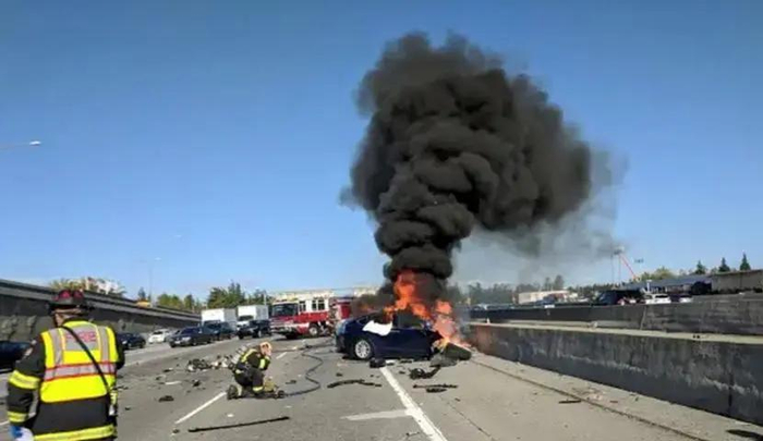 ▲车祸现场（图片来源：红星新闻）