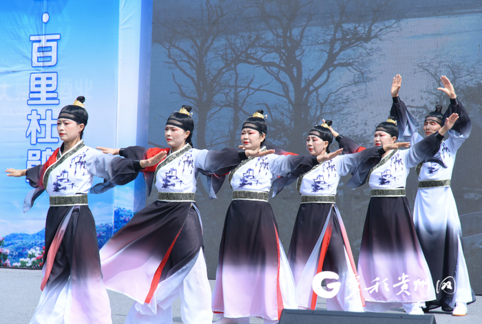 一展风采（汪沙/摄）