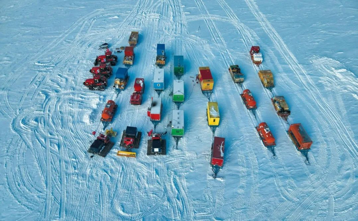 考察队向南极内陆行进。曲南 摄