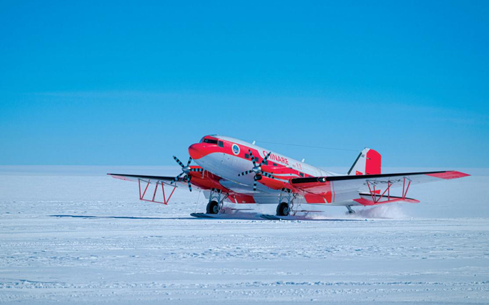 准备起飞的极地固定翼飞机“雪鹰601”。裴文悦 摄