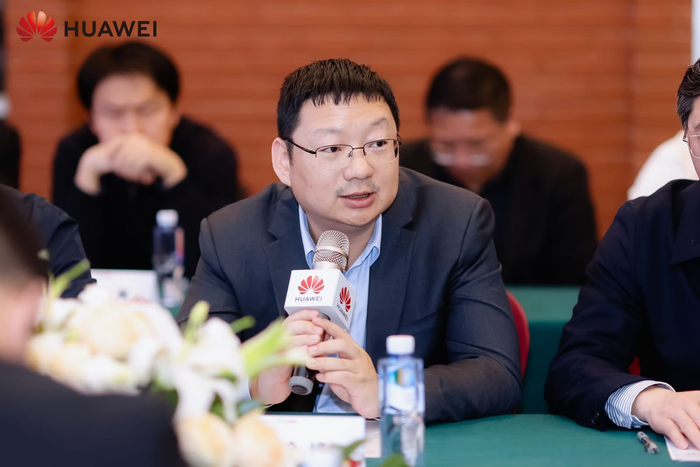 【华为云PaaS服务产品部  部长  徐峰】