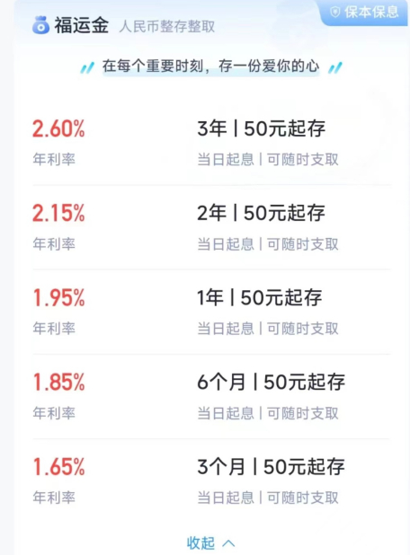 工作人员向记者展示相关产品