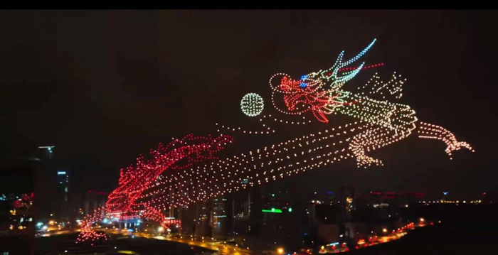 无人机表演游龙戏珠