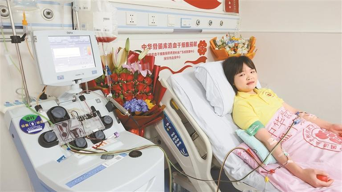     黄玮在市第二人民医院进行捐献前干细胞动员准备。