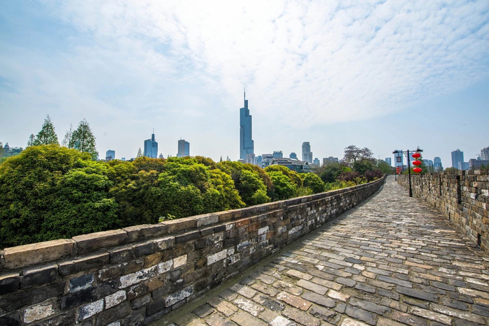 走在申遗路上的明城墙。视觉中国供图