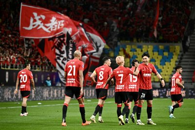 ▲韦世豪破门后队友上前庆祝