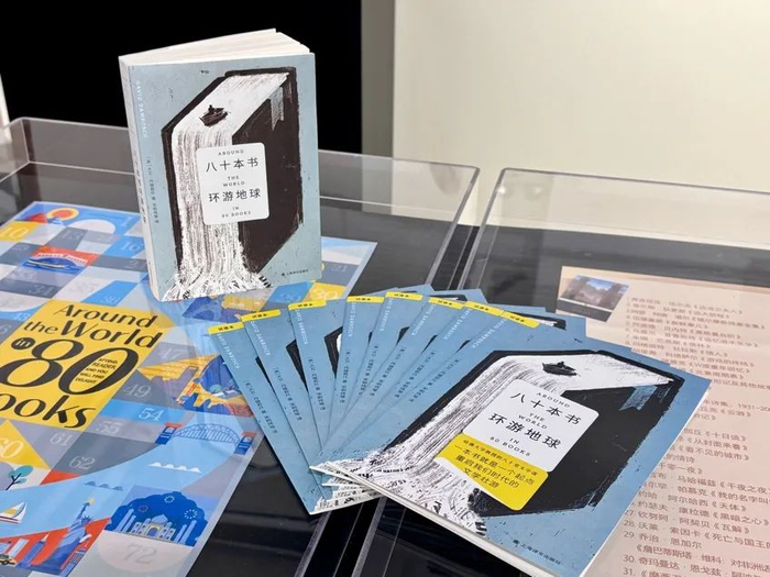 现场可以领取新书《八十本书环游地球》试读本