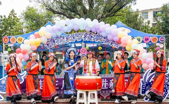     3月30日，广西大学“三月三”民族文化体验展示活动现场。共青团广西大学委员会、广西大学新媒体中心供图