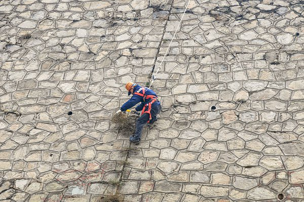 正在巡查的“祁连哨兵”。兰州铁路局供图
