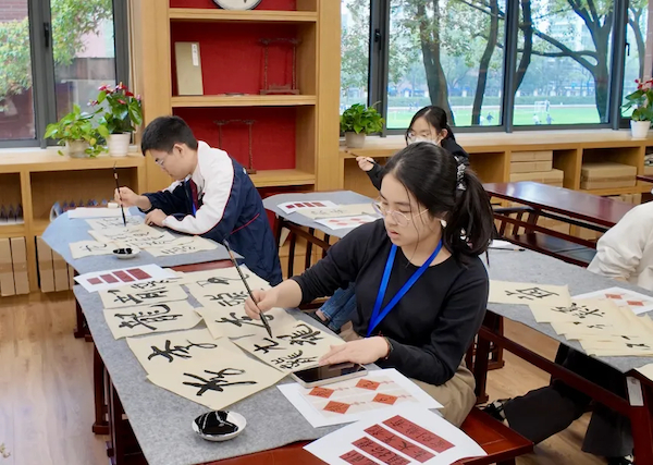 图说：沪港两地少年结对共学，沉浸式体验“海派生活” 采访对象供图 下同