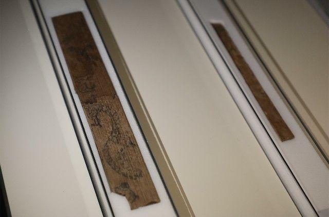 这是现藏于甘肃简牍博物馆的汉代悬泉龙凤画木牍。新华社记者 多蕾 摄