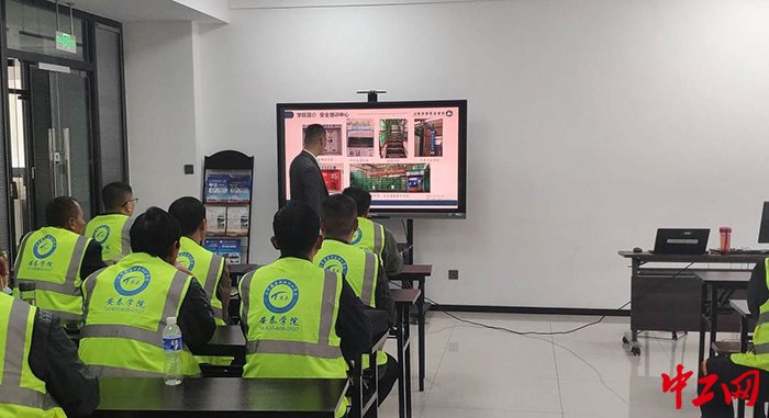 日前，山东省某地对电工进行培训。山东省人力资源和社会保障厅供图