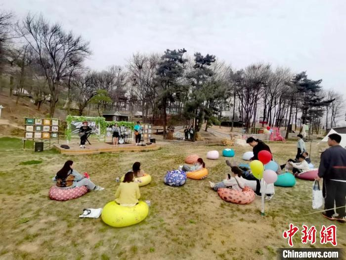 临沂市沂蒙山云蒙景区草坪音乐会。周艺伟 摄