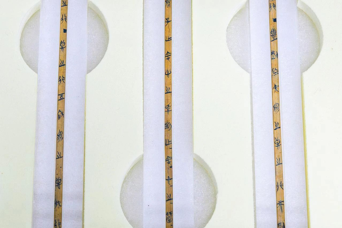 这是3月6日拍摄的荆门市博物馆新馆内仓库存放的楚简原件。新华每日电讯记者胡竞文 摄