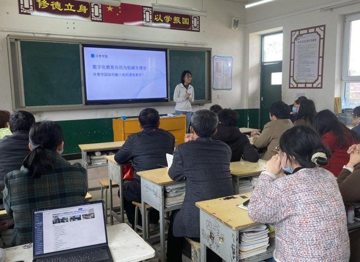 洋葱助教行动项目组开展培训中