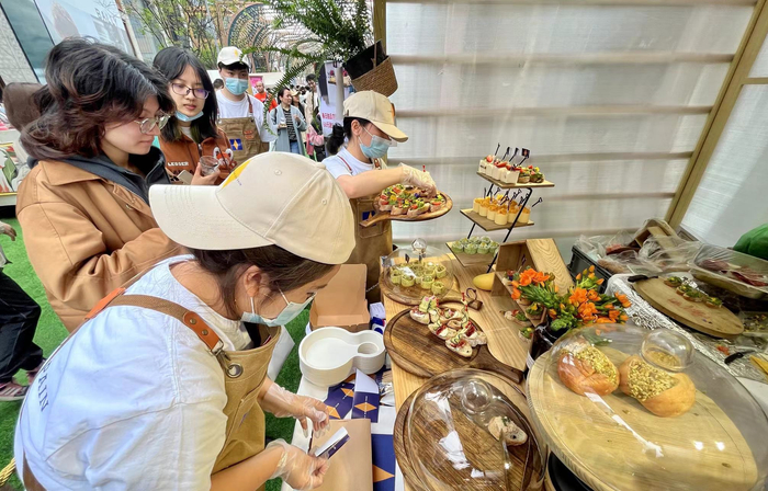 花式甜品受追捧。劳动报记者贡俊祺 摄影