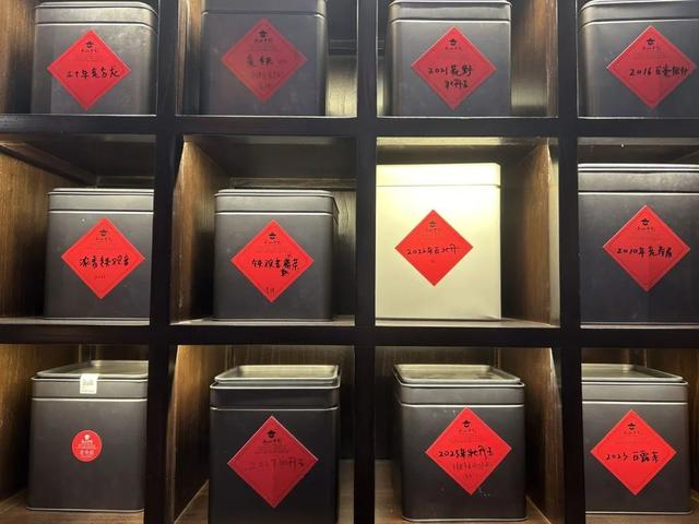 △店内收藏的陈茶