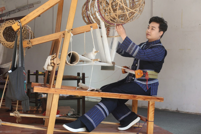 90后壮族“织郎”兰培文。本文图片均由受访者提供